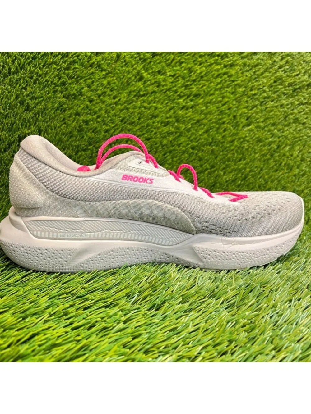 Brooks Adrenaline GTS 24 Womens Size 8.5 Beige Athletic Running Shoes Sneakers